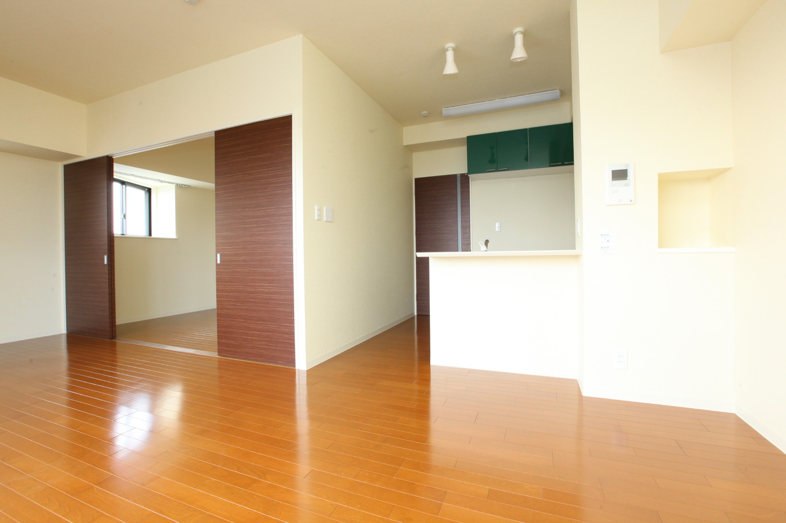 Kitchen. Sunny wide LDK. Cemented flooring with under-floor heating.