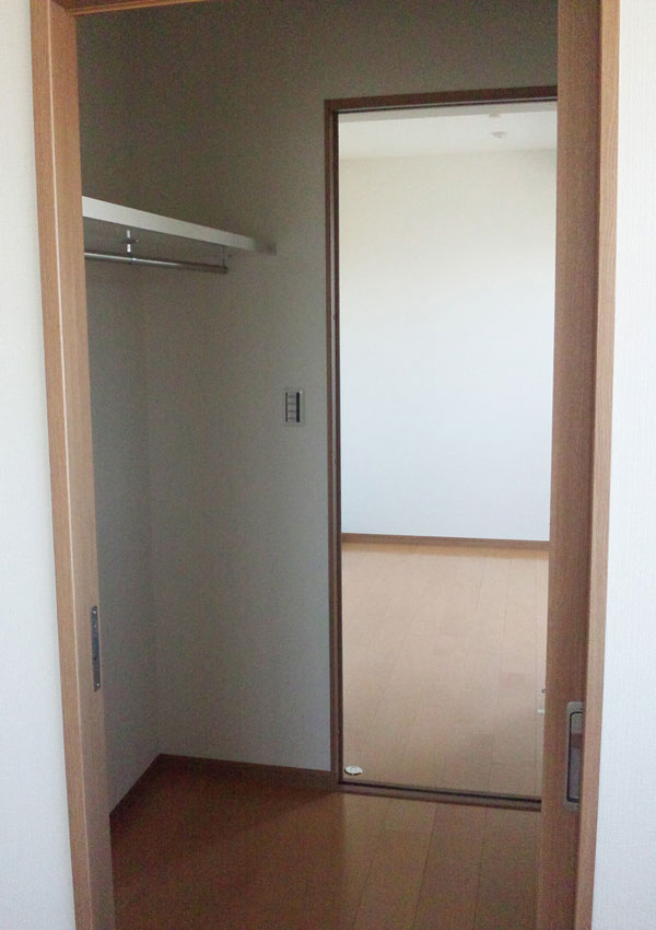 Receipt.  [Walk-through closet] Possible through the, Walk-through closet that can be used from 2 rooms are also available (B ・ Br ・ Bg type same specifications)