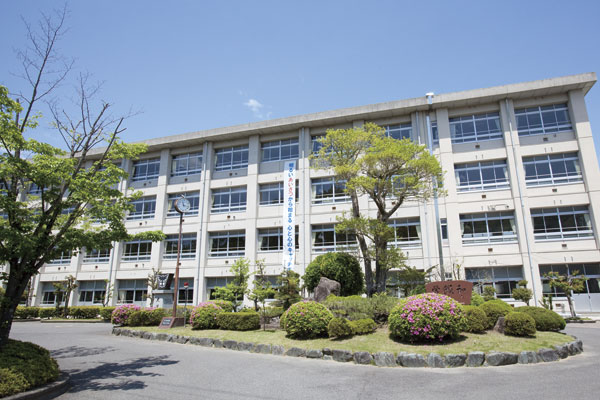 Surrounding environment. Suenohara junior high school (11 minutes' walk ・ About 840m)