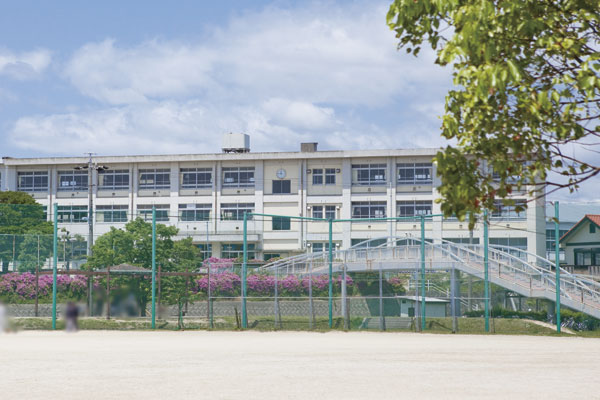 Surrounding environment. School of peace of mind, Obayashi walk to elementary school 5 minutes