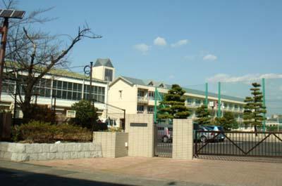 Primary school. 1139m until the Toyota Municipal Koromo Elementary School