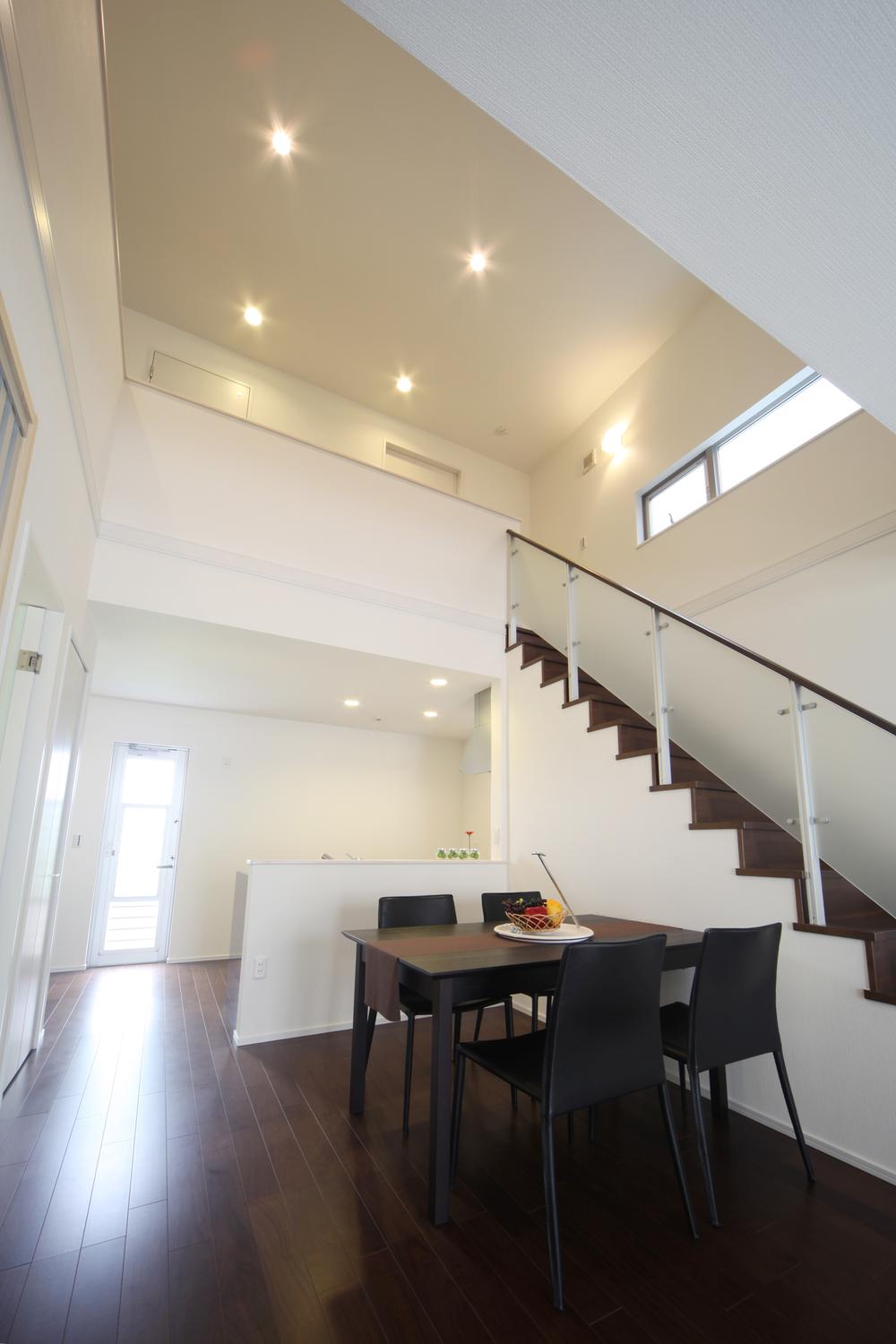 Same specifications photos (living)