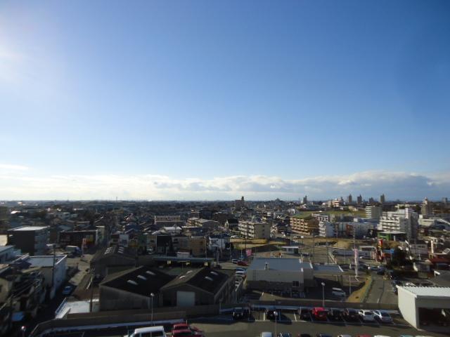 View photos from the dwelling unit. Please refer to the absence of high-rise 7-floor view unobstructed view from the west Western-style and the roof balcony.