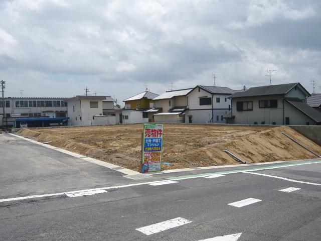 Local land photo. Water meter newly established, Gutter was also newly established.