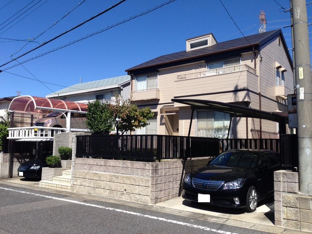 Local appearance photo. ● facing south Day good! ● lightweight steel construction of the Toyota home! ● parking three Allowed! (By car)