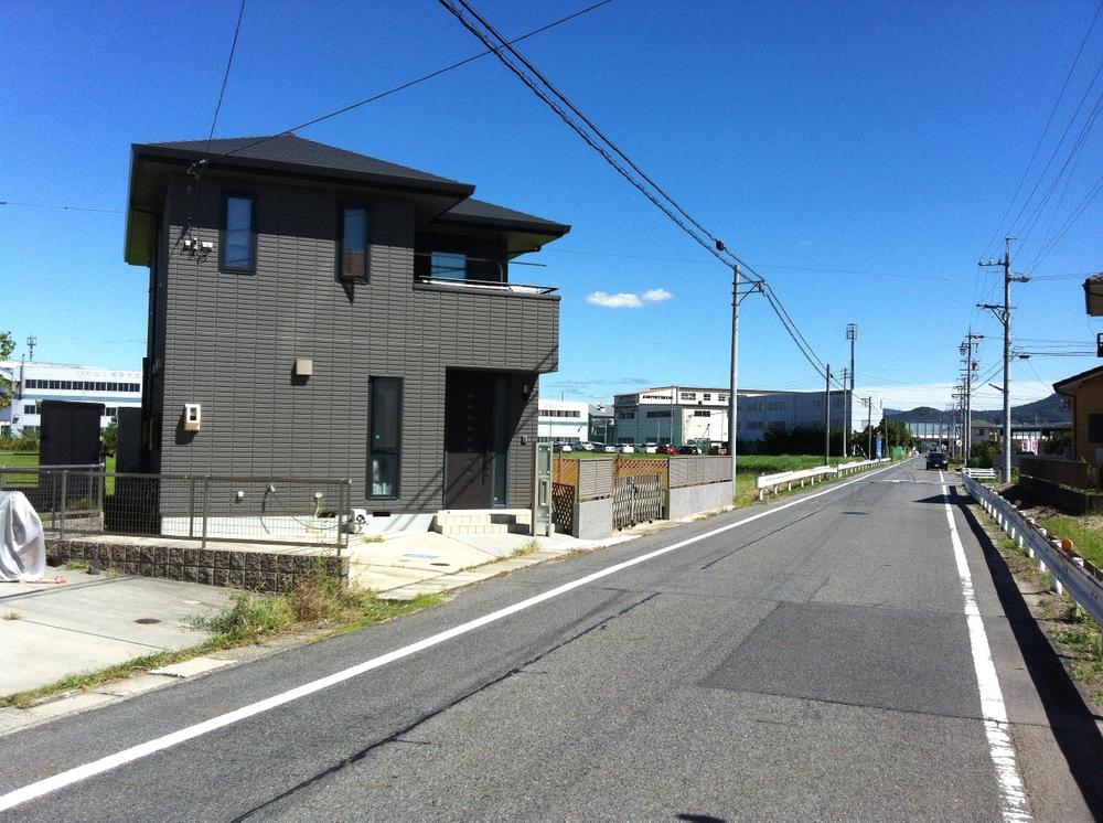 Local photos, including front road. Local (September 2013) Shooting  ※ Frontal road Shoot the east direction
