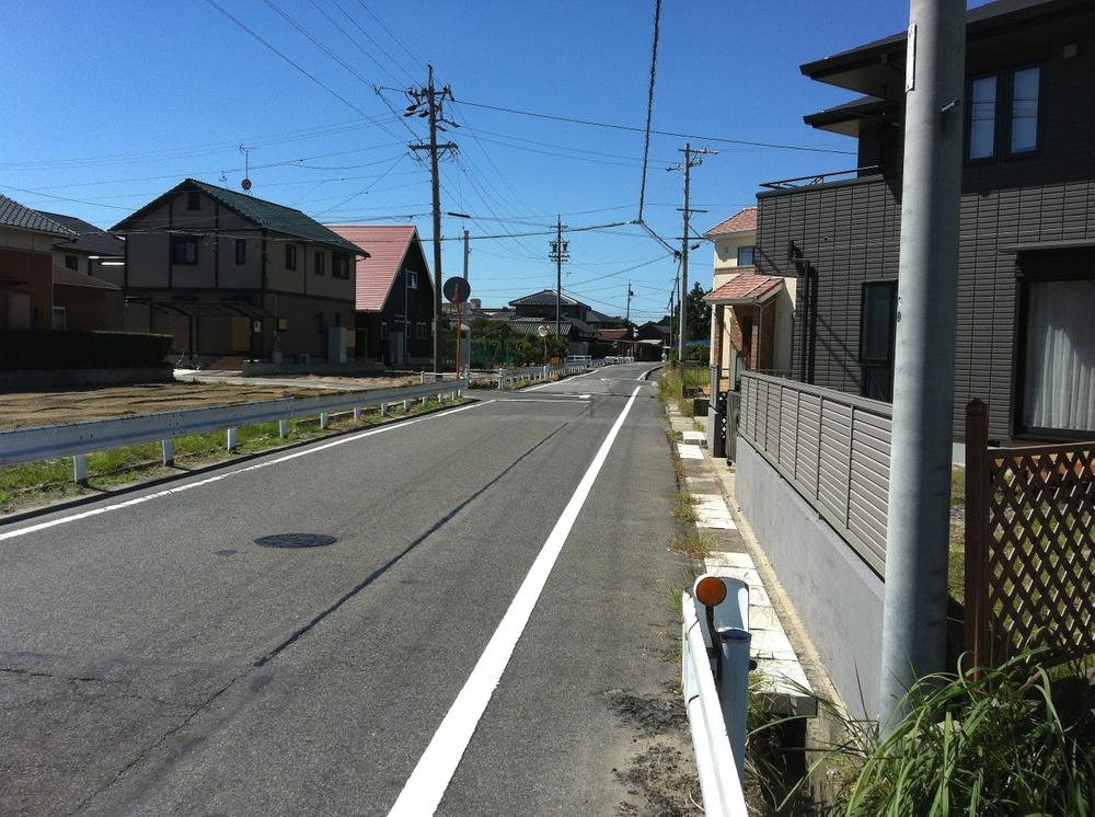 Local photos, including front road. Local (September 2013) Shooting  ※ Frontal road Shoot the west direction