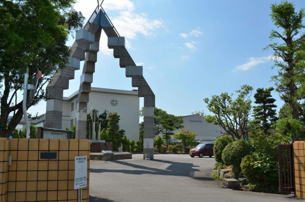 Junior high school. 1684m until the Toyota Municipal Takaoka Junior High School