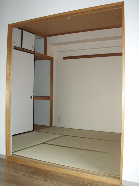 Other room space. Even if connected to the LDK, Partitioned also available. 