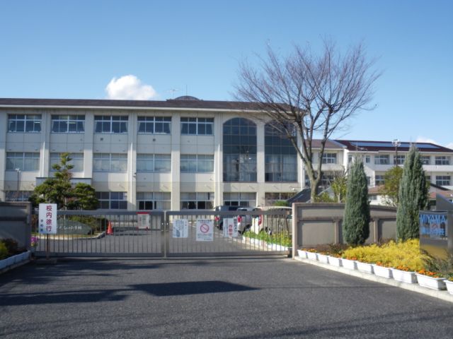 Primary school. Municipal Miyama to elementary school (elementary school) 740m