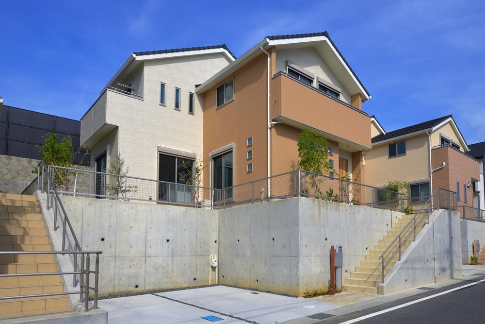 Local photos, including front road. Large capacity storage on the first floor living room back.  life ・ Mansion that was attentive consideration to housework flow line. (No. 8 land House) (August 23, 2013) Shooting