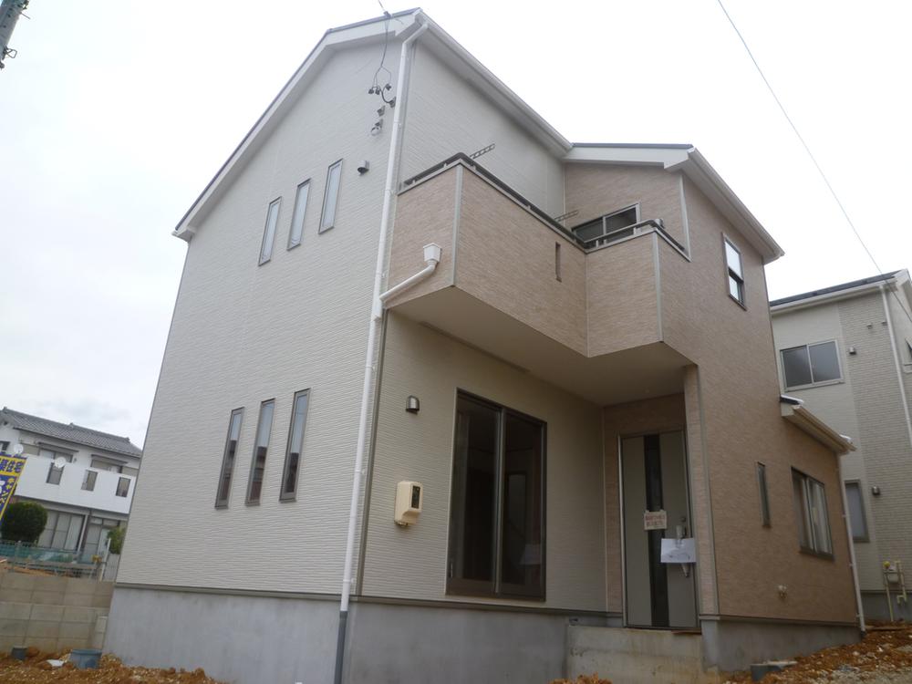 Local appearance photo. Local (10 May 2013) Shooting