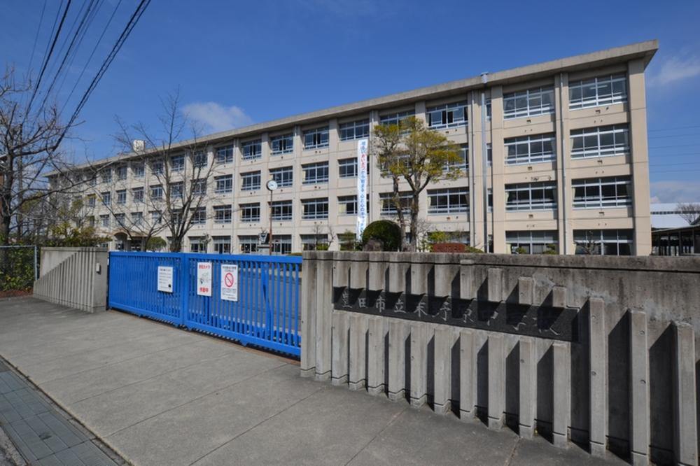 Junior high school. 1391m to Toyota City the end of junior high school field