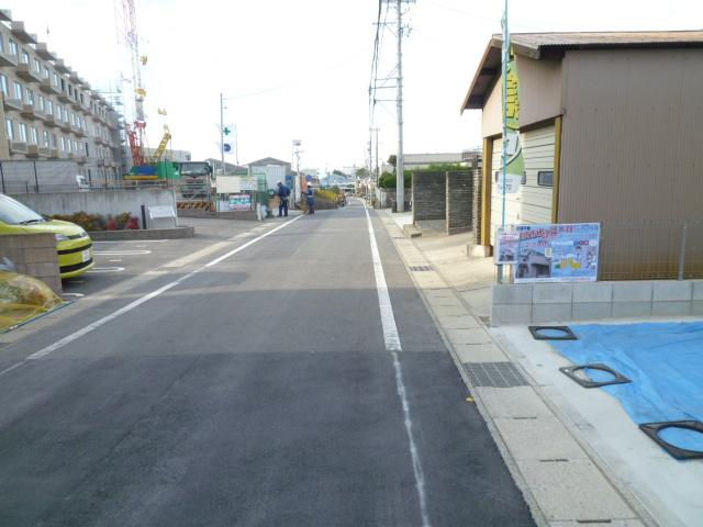 Local photos, including front road. Local (12 May 2013) Shooting