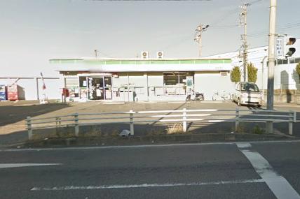 Convenience store. 500m to Family Mart (convenience store)