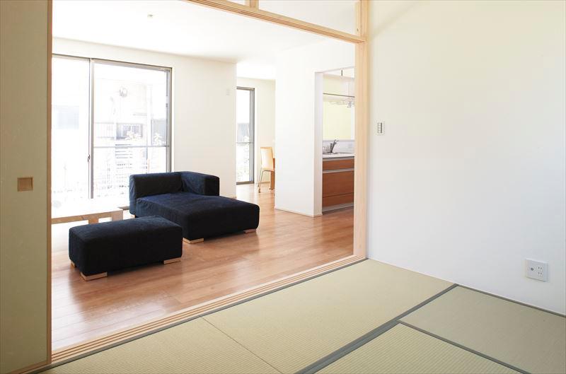Non-living room. Building A Japanese-style room: Japanese-style room is adjacent to the living room, Of course, as the drawing room, You can also receive your living and integrally. .