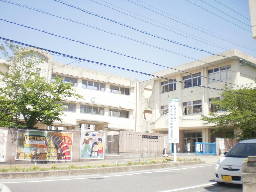 Primary school. 1182m until the Toyota Municipal Umetsubo Elementary School