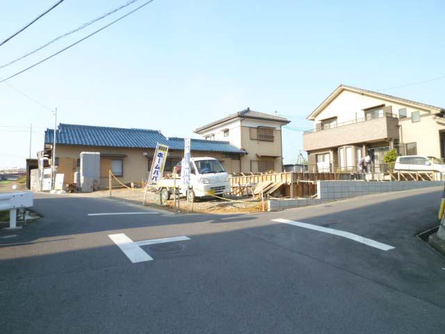 Local photos, including front road. Local (12 May 2013) Shooting