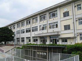 Junior high school. 1702m until the Toyota Municipal Takaoka Junior High School