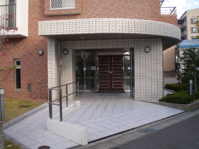 Entrance. Common areas