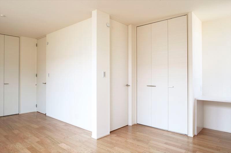 Non-living room. Building B Western-style is in accordance with the growth of the child, You can partition into two chambers. 