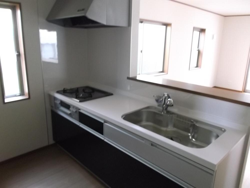 Kitchen. 3-burner stove