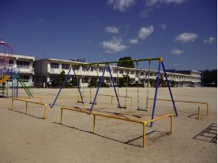 Primary school. 190m up to elementary school Toyota City Tatsunaka Mt.