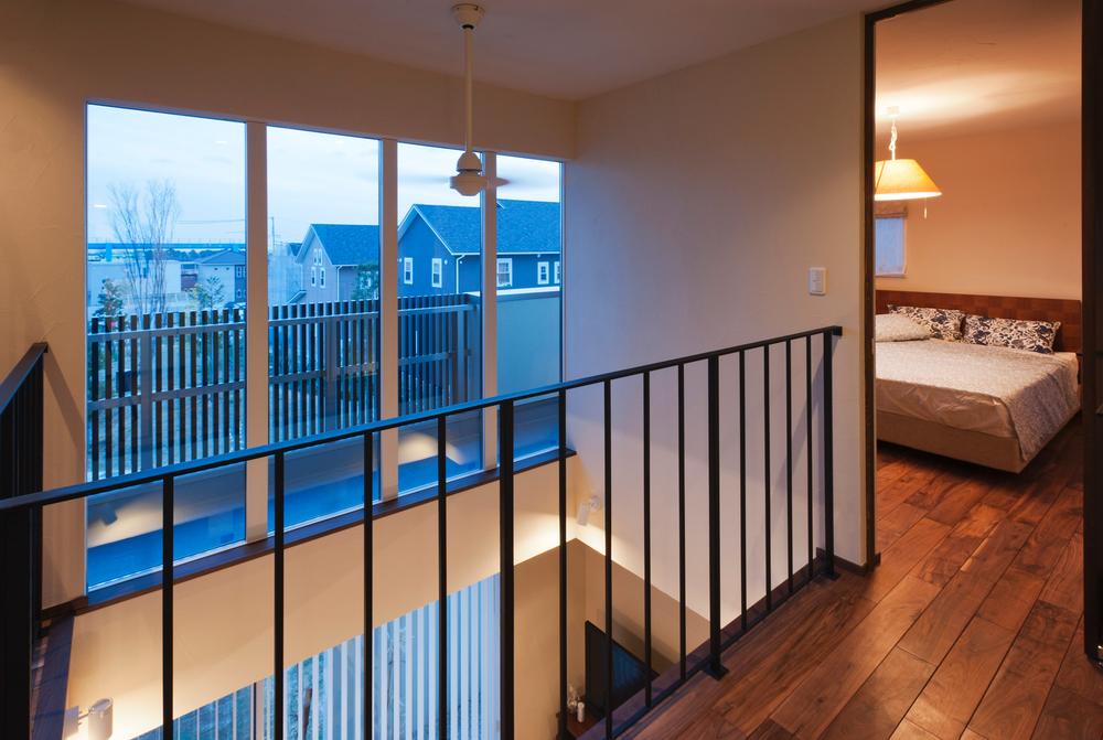 Other introspection. Large atrium and large windows with views. Luxurious space. 