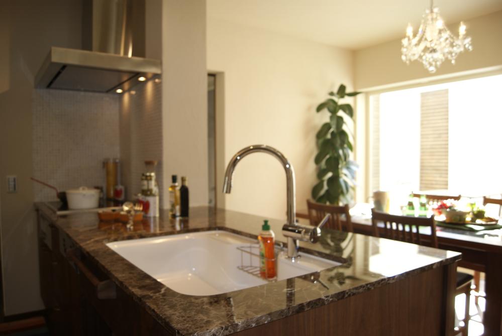 Kitchen. Natural marble kitchen.  Precisely because a place to stand every day, Fun is fashionable to-use space ^^