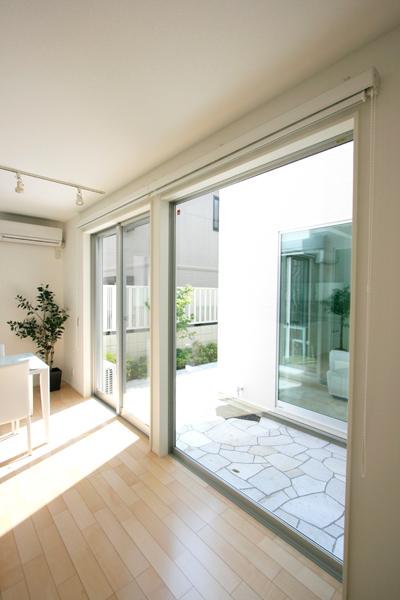 Garden. Local (May 2013) Shooting