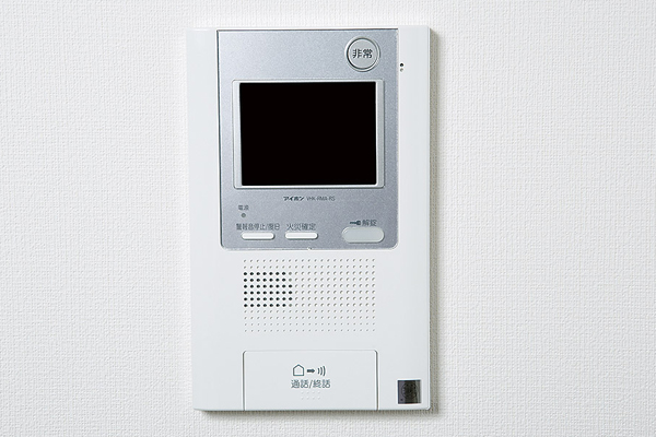 Security.  [Hands-free intercom] Hands-free intercom that the visitors to the wind removal chamber can be confirmed by audio and video has been adopted (same specifications)