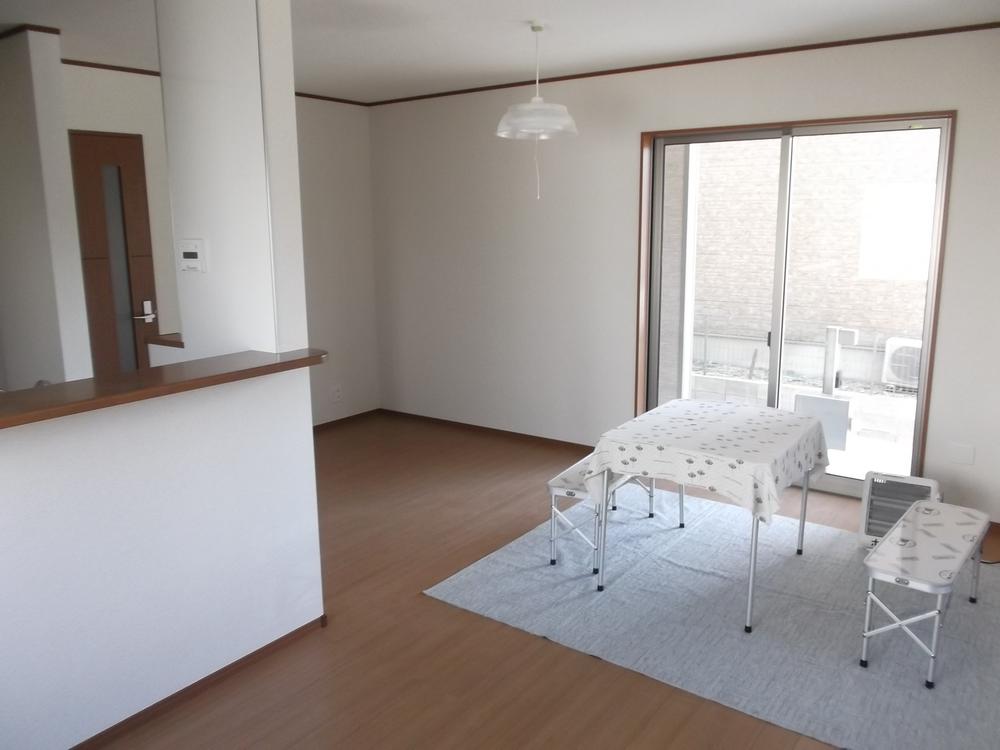 Living. Popular face-to-face kitchen