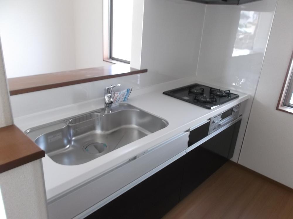 Kitchen. 3-burner stove