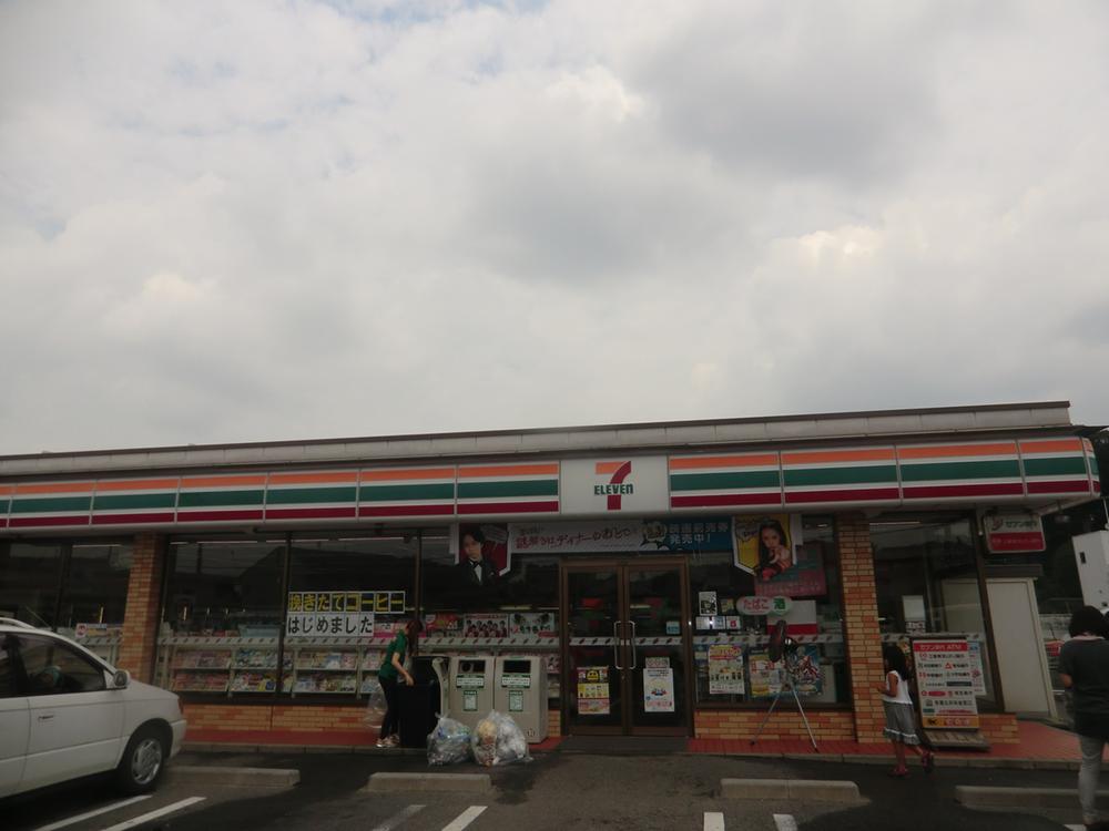Convenience store. Seven-Eleven 378m to Toyota City Eisei cho 5-chome