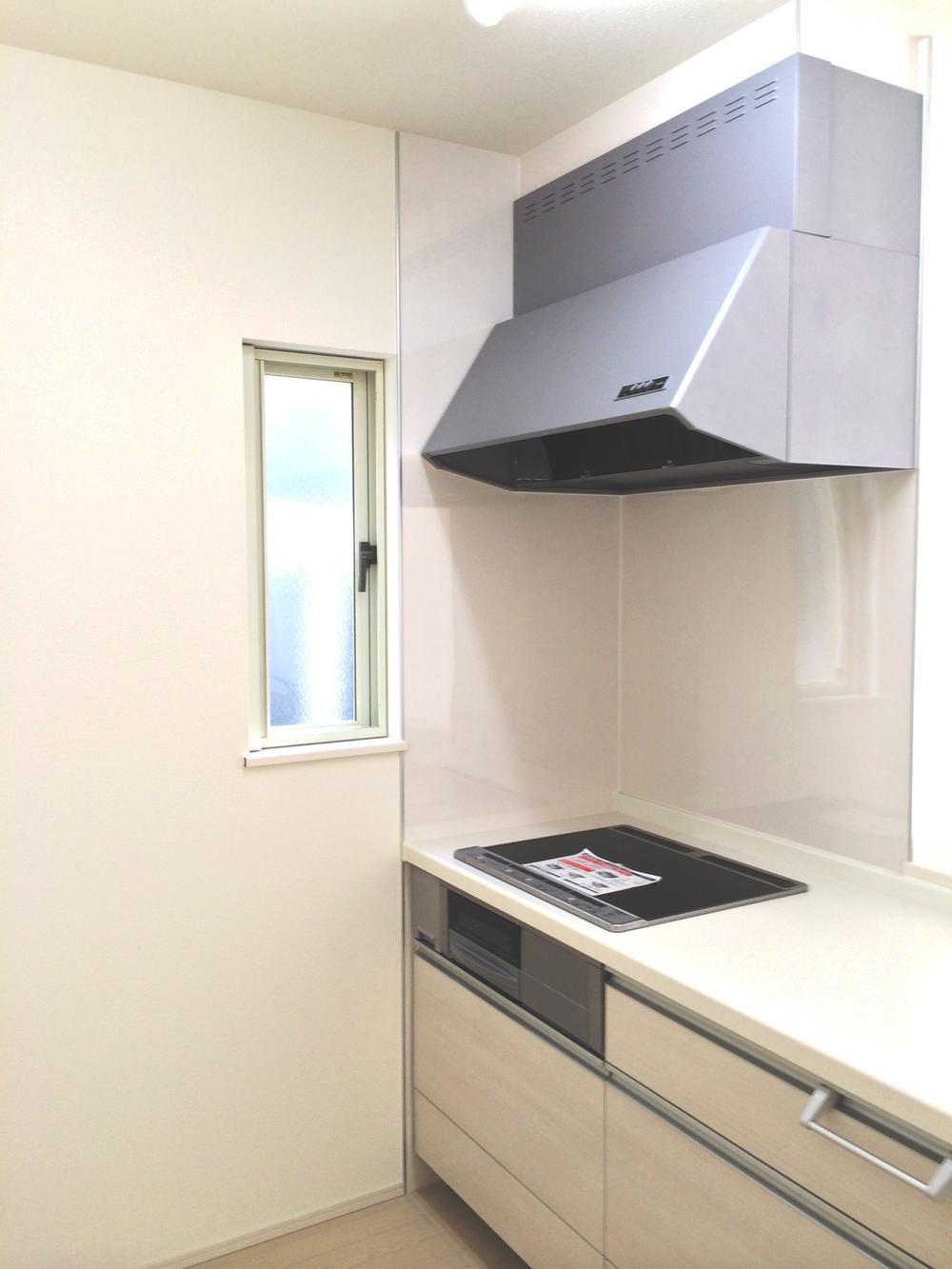 Kitchen. Also ventilation because there is also next to the kitchen window ◎