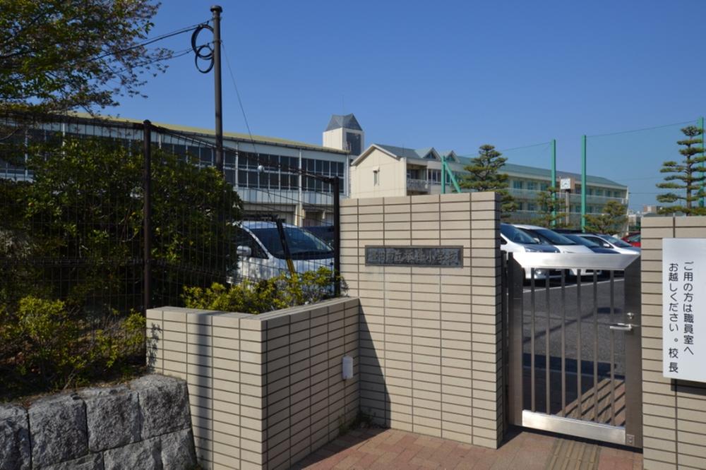 Primary school. 725m until the Toyota Municipal Koromo Elementary School