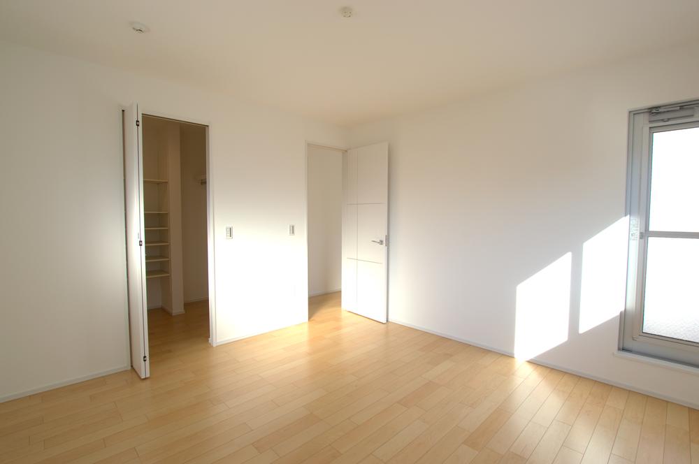 Other introspection. Walk-in closet complete