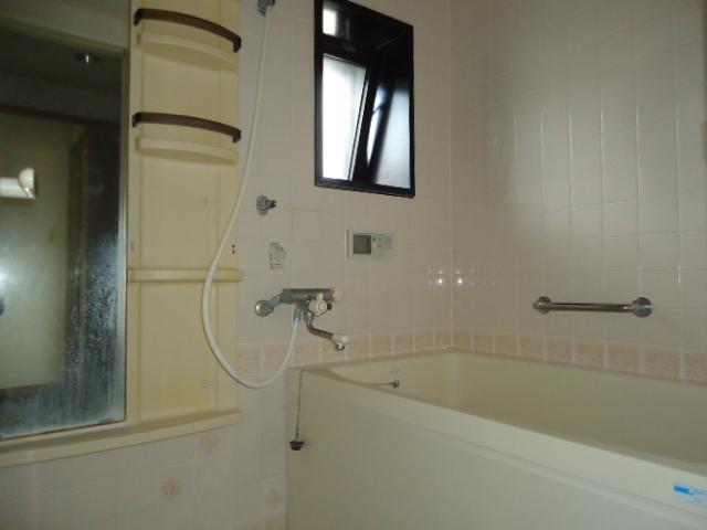 Bathroom. Windows with 1216 [120 × 160cm] Please refer to the bath of size.