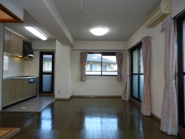 Living. Please refer to the spacious about 15.7 Pledge living dining kitchen feel Sansan the bright sunshine.