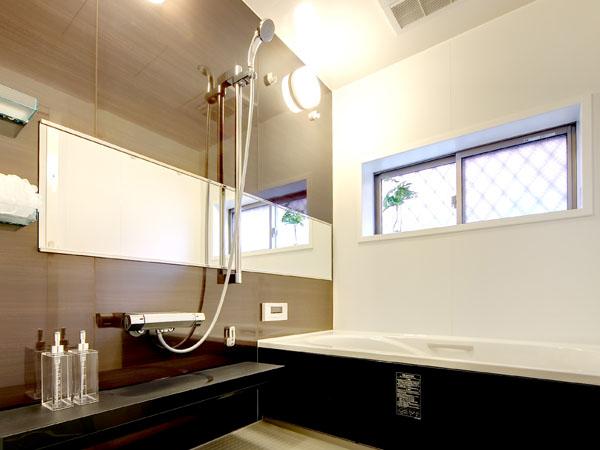 Bathroom. Bathroom can feel the calm atmosphere bright for the. You can extend the firm foot even in the bathtub! 
