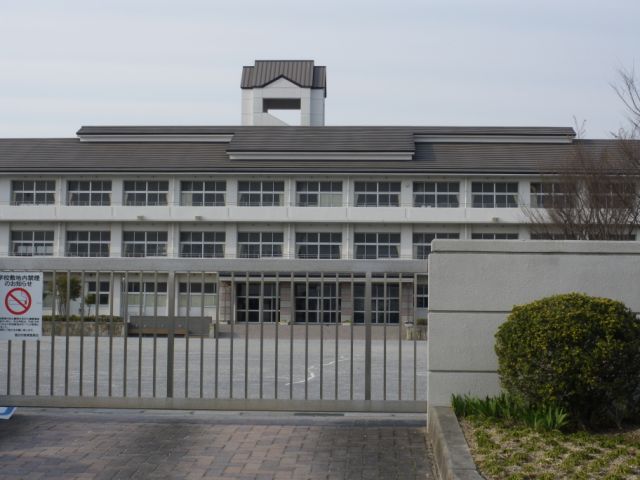 Primary school. Municipal Dojiyama up to elementary school (elementary school) 1200m