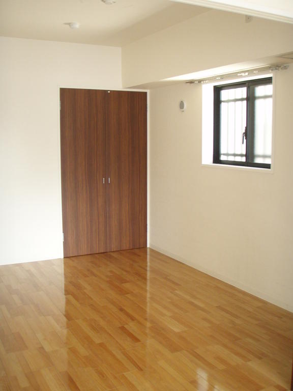 Living and room. With small window Pasting Flooring