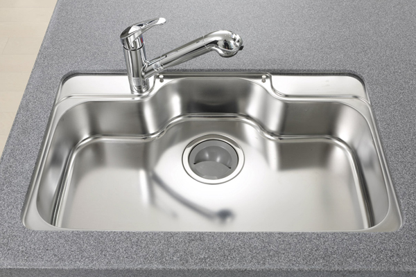 Kitchen.  [Quiet wide sink] Adopt a quiet wide sink was installed damping material to reduce the I sound to sink back water. Also wash a big thing, such as a wok in a wide size (same specifications)
