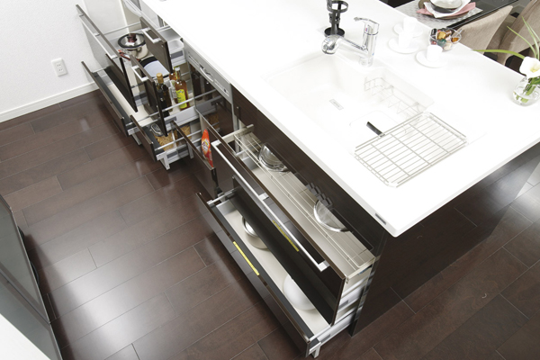 Kitchen.  [All slide cabinet] Cabinet is easy to functionally take out larger slide to the front. It is software with close function to adjust the speed just before the close (same specifications)