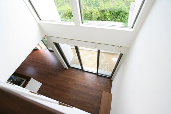 Living. Vaulted ceiling living room pouring a bright light (September 2013) Shooting