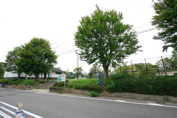 park. 10m green vivid Hirayama park is spread in front of the local th to Hirayama park