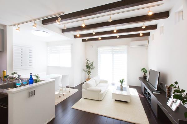 Living. Liang showed ceiling open living (October 2013) Shooting