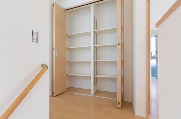 Receipt. Storage of stair hall can also be neat tidy daily necessities (October 2013) Shooting