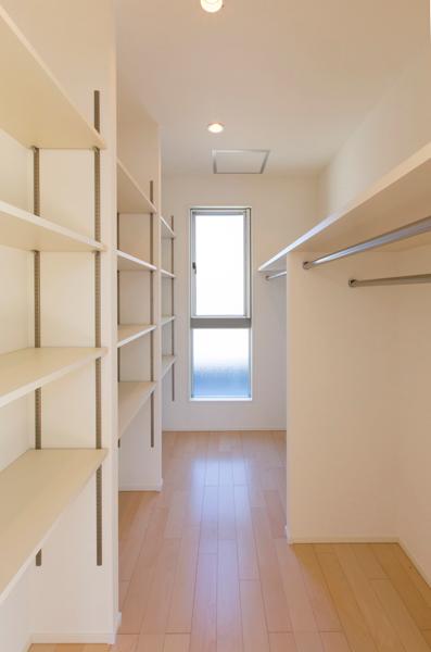 Receipt. Walk-in closet of the master bedroom (10 May 2013) Shooting