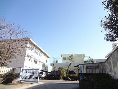 Junior high school. Wakazono 700m until junior high school